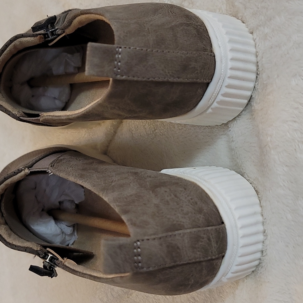 SOUL Naturalizer Turner Side-Zip Slip-On Platform Sneaker - Picture 6 of 8